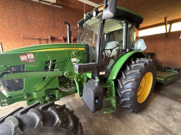 Image of John Deere 6105E equipment image 4