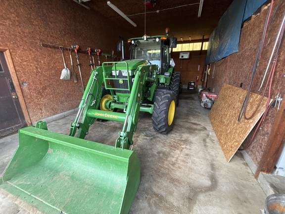 Image of John Deere 6105E equipment image 3