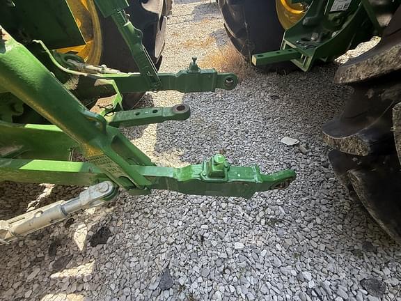 Image of John Deere 6105E equipment image 4