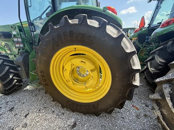 Image of John Deere 6105E equipment image 3