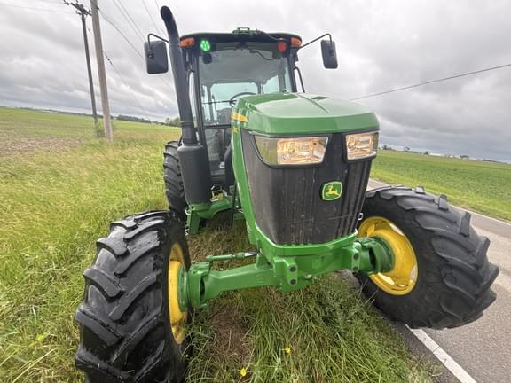 Image of John Deere 6105E equipment image 3