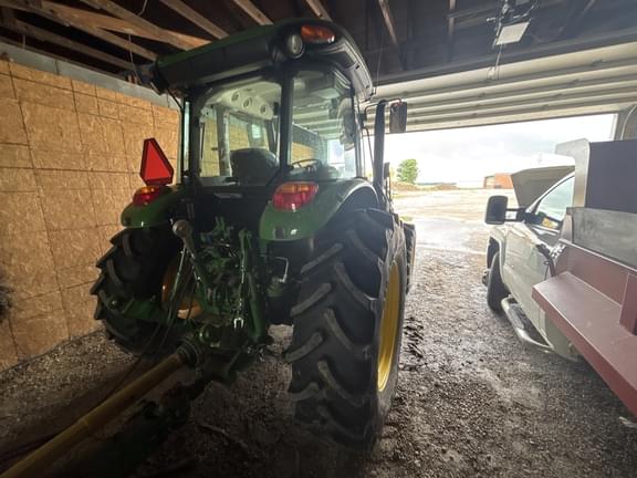 Image of John Deere 6105E equipment image 4