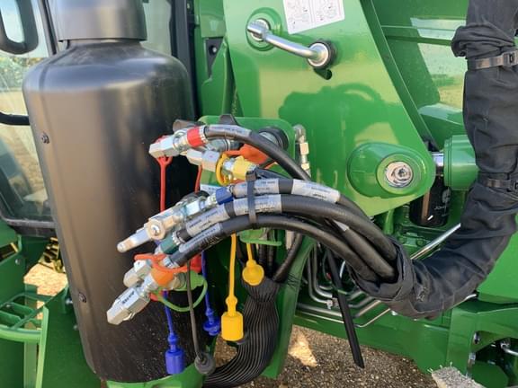 Image of John Deere 6105E equipment image 3