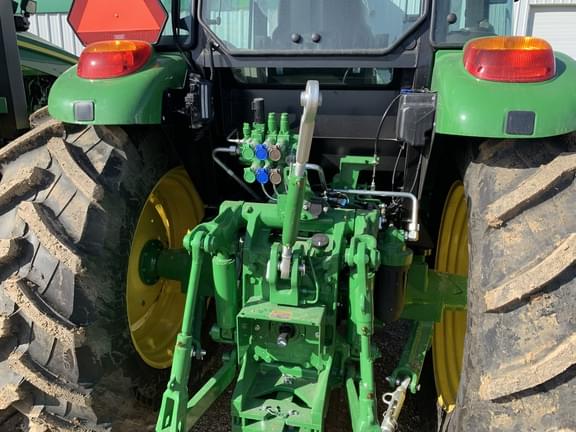 Image of John Deere 6105E equipment image 2