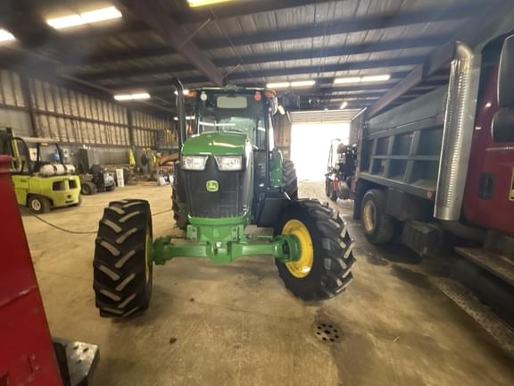 Image of John Deere 6105E equipment image 3