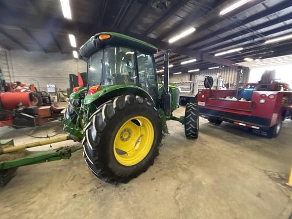 Image of John Deere 6105E equipment image 4