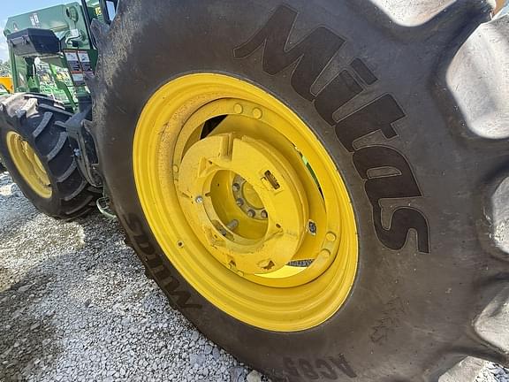 Image of John Deere 6105E equipment image 4