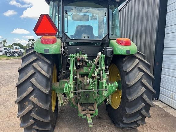 Image of John Deere 6105E equipment image 4