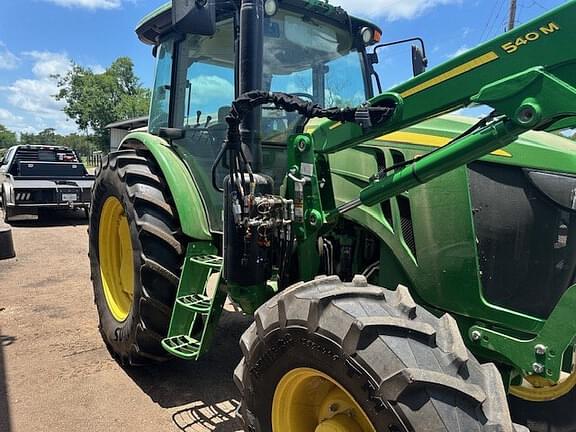 Image of John Deere 6105E equipment image 3