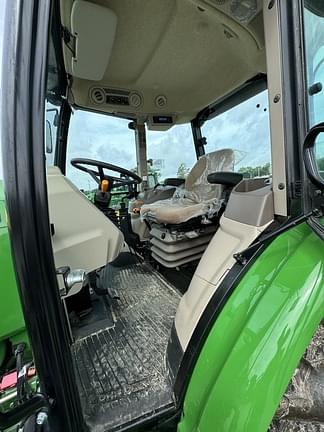 Image of John Deere 6105E equipment image 3