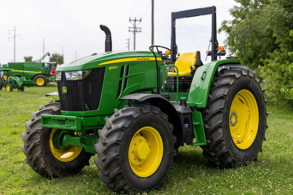 Image of John Deere 6105E equipment image 1