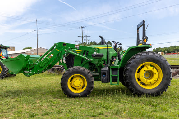 Image of John Deere 6105E equipment image 1