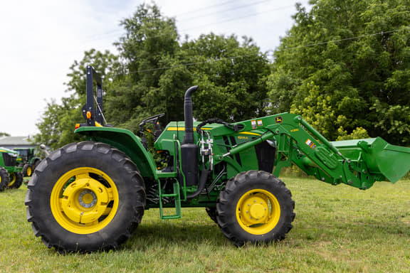 Image of John Deere 6105E equipment image 4