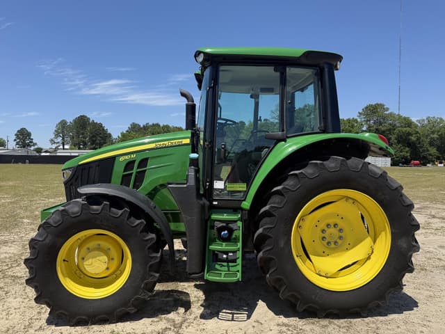 Image of John Deere 6110M equipment image 1