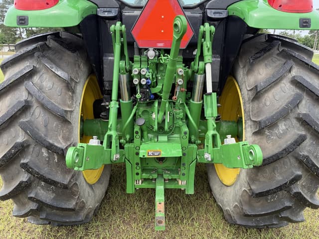 Image of John Deere 6110M equipment image 4