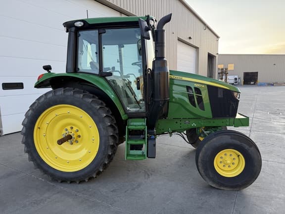 Image of John Deere 6110M equipment image 1