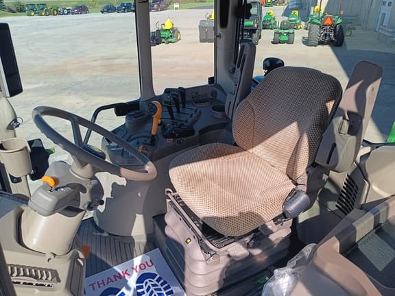 Image of John Deere 6110M equipment image 2