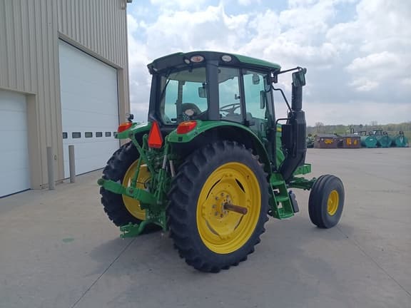 Image of John Deere 6110M equipment image 2