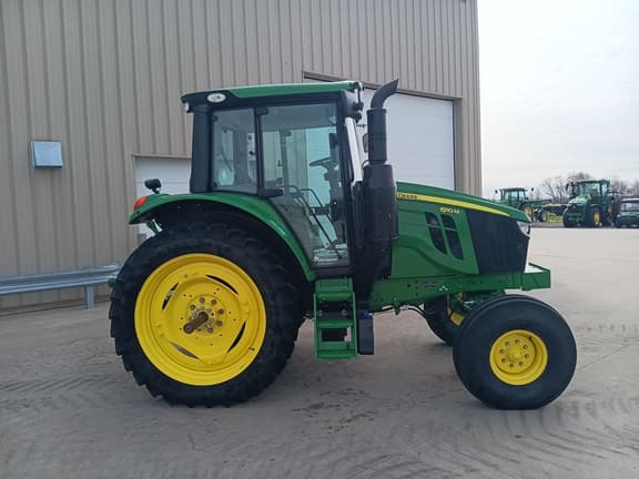 Image of John Deere 6110M equipment image 1