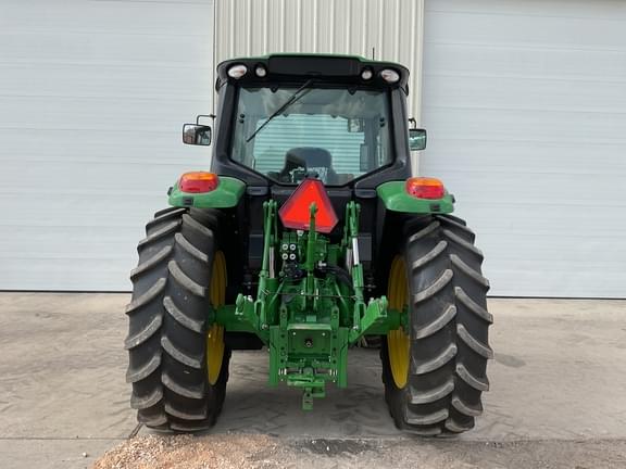 Image of John Deere 6110M equipment image 3