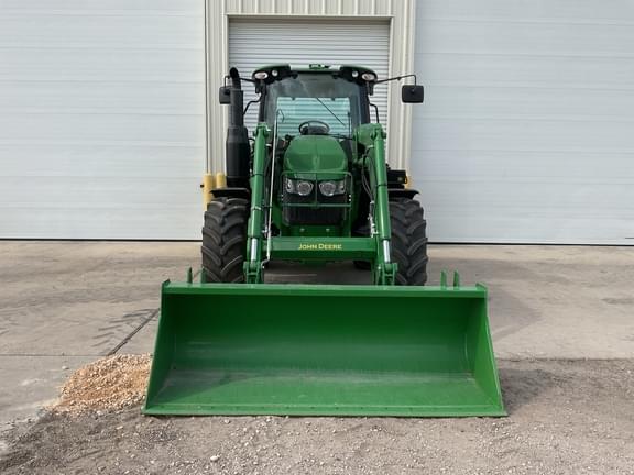 Image of John Deere 6110M equipment image 2