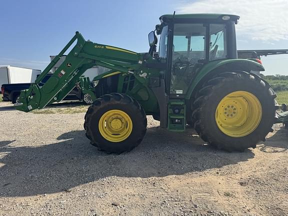 Image of John Deere 6110M equipment image 2
