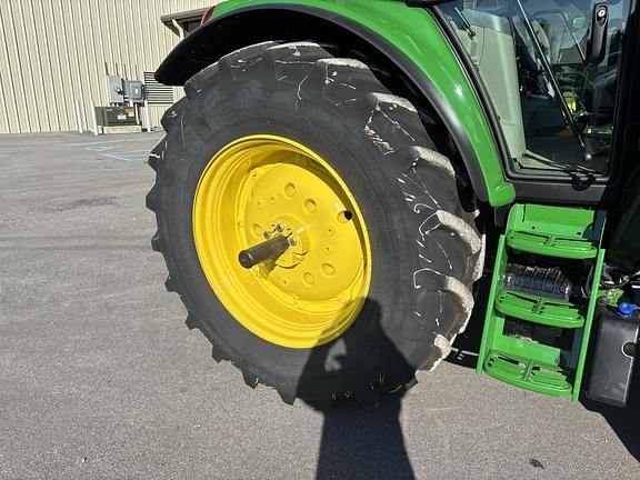 Image of John Deere 6110M equipment image 4