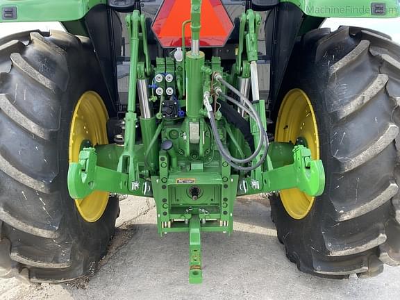 Image of John Deere 6110M equipment image 3