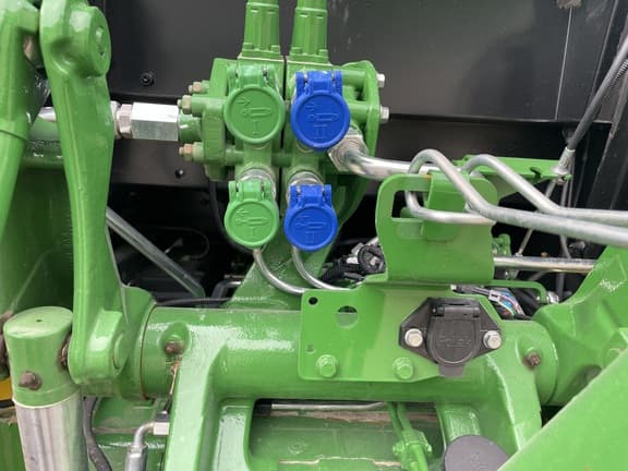 Image of John Deere 6120E equipment image 3