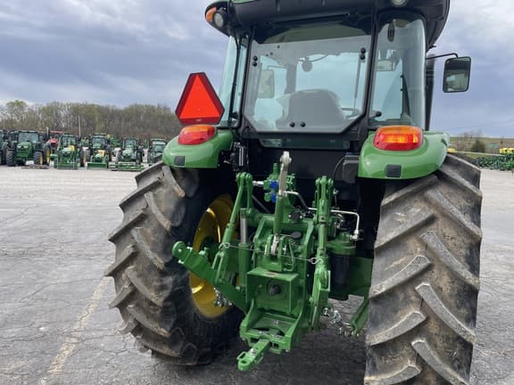 Image of John Deere 6120E equipment image 4