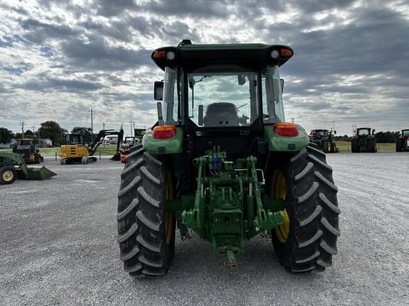 Image of John Deere 6120E equipment image 4