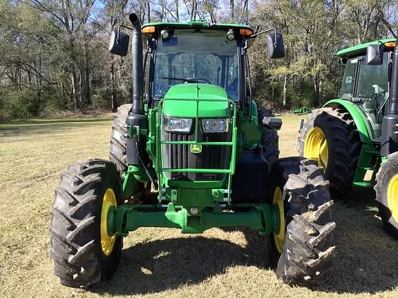 Image of John Deere 6120E equipment image 1