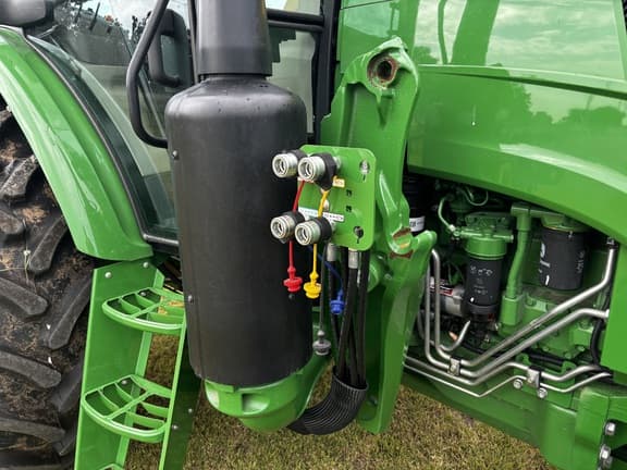 Image of John Deere 6120E equipment image 1
