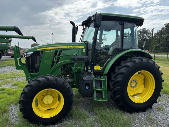 Image of John Deere 6120E equipment image 2