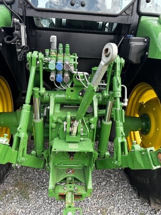 Image of John Deere 6120E equipment image 4