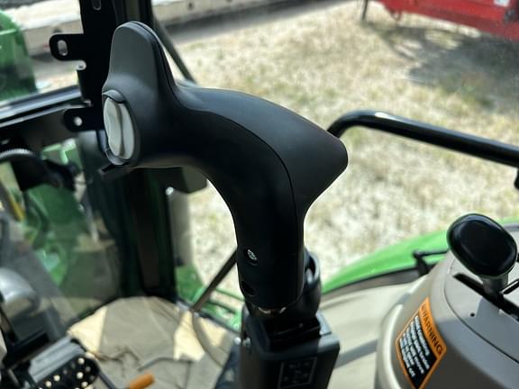 Image of John Deere 6120E equipment image 2