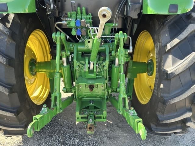 Image of John Deere 6120E equipment image 4