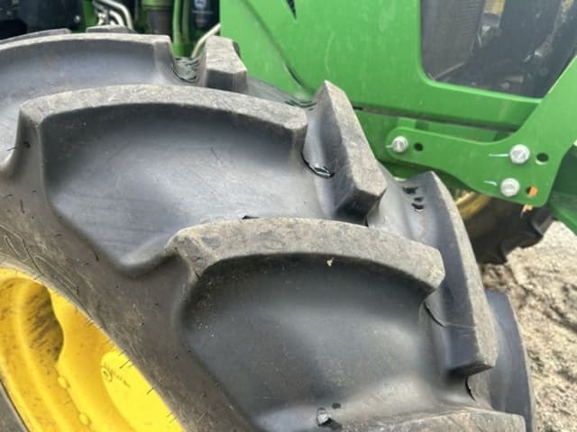 Image of John Deere 6120E equipment image 2