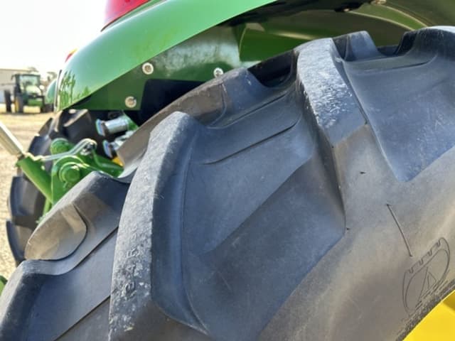 Image of John Deere 6120E equipment image 3