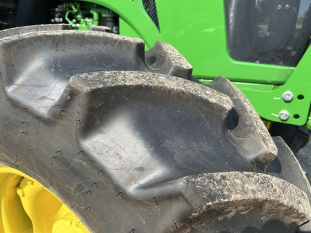Image of John Deere 6120E equipment image 3