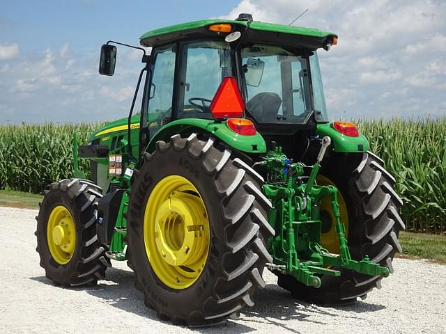 Image of John Deere 6120E equipment image 4