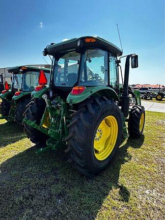 Image of John Deere 6120E equipment image 4