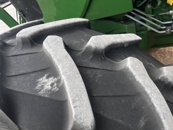 Image of John Deere 6120E equipment image 4