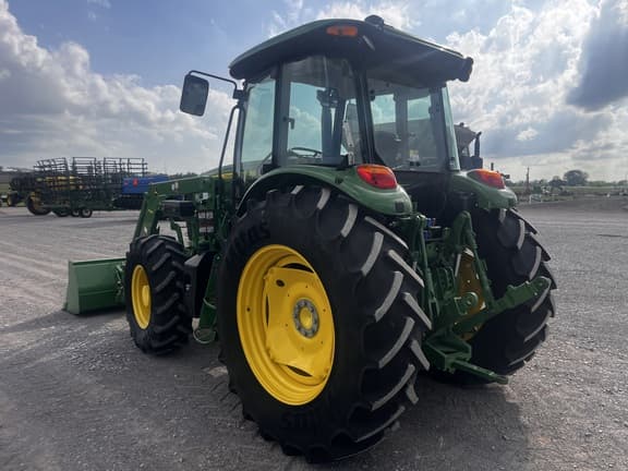 Image of John Deere 6120E equipment image 4