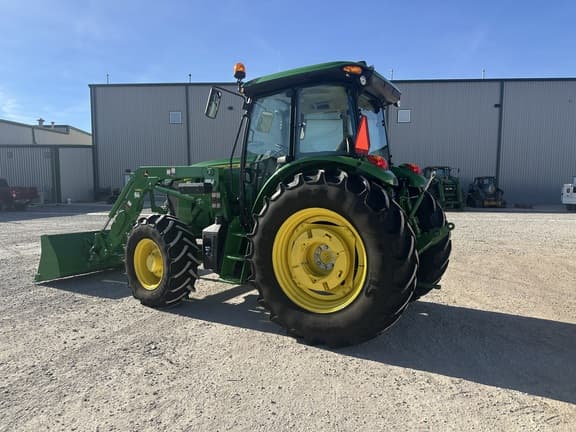 Image of John Deere 6120E equipment image 3