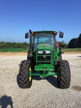Image of John Deere 6120E equipment image 4