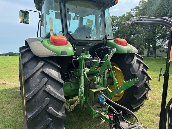 Image of John Deere 6120E equipment image 4