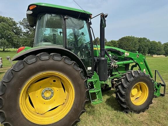 Image of John Deere 6120E equipment image 3