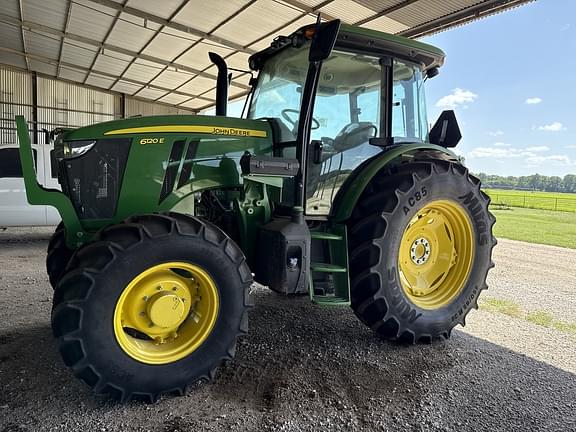 Image of John Deere 6120E equipment image 3