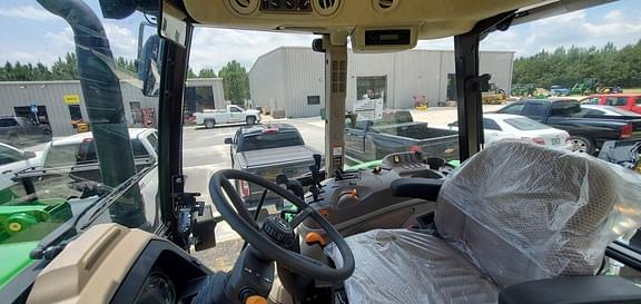 Image of John Deere 6120E equipment image 3